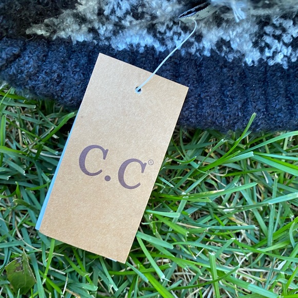 Leopard CC Pom Hat - Picture 2 of 3